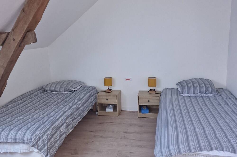 Jolie maison en pierre entièrement rénovée 15A in Saint-Berthevin, Mayenne