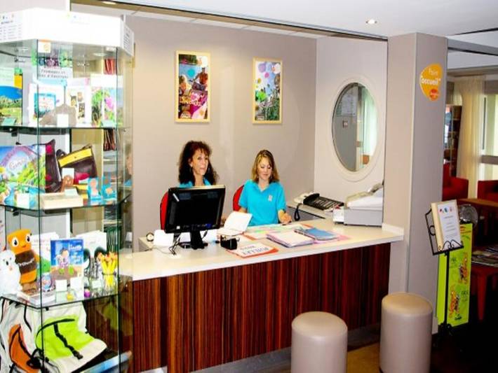 Gîte pour 6 personnes, avec terrasse, adapté aux familles à Parent