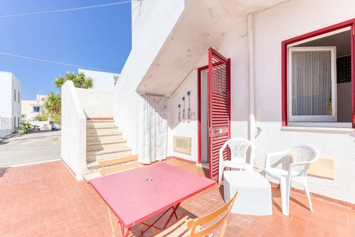 Appartamento intero, Appartamento 'Trande' con Balcone, Wi-Fi e Aria Condizionata in Leuca, Castrignano del Capo