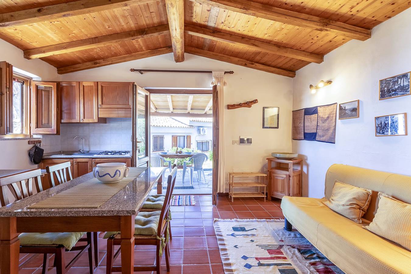 Appartamento intero, Appartamento 'Rustico' con vista mare, terrazza privata e aria condizionata in Pischinazza, Trinità d'Agultu e Vignola