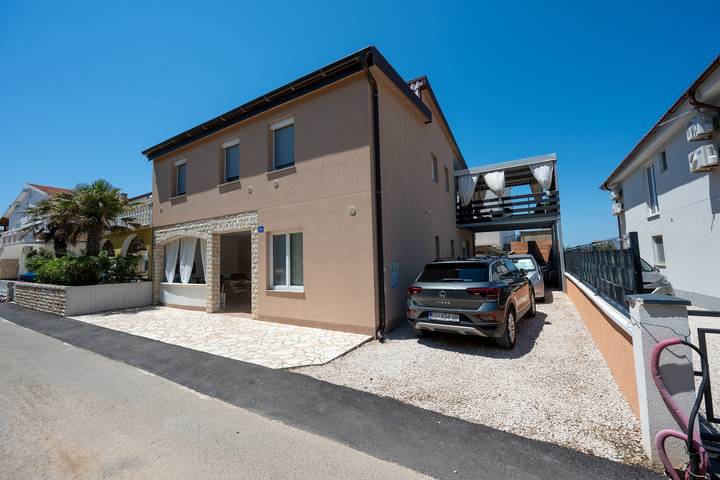 Ganze Wohnung, 2-Zimmer-Ferienwohnung mit Terrasse und Meerblick Vir A-25155-b in Vir