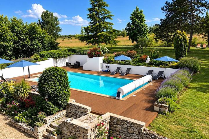 Gîte pour 2 personnes, avec Jacuzzi et Terrasse ainsi que Jardin et Piscine à Monestier