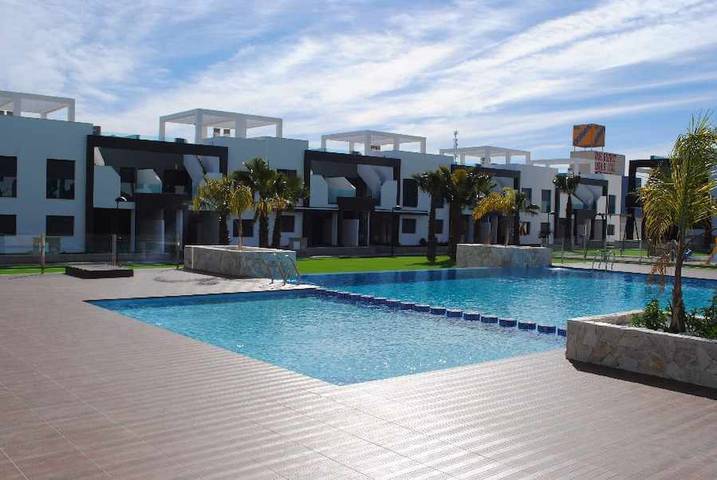 Apartamento para 4 personas, con Terraza además de Jardín y Piscina para niños en La Zenia