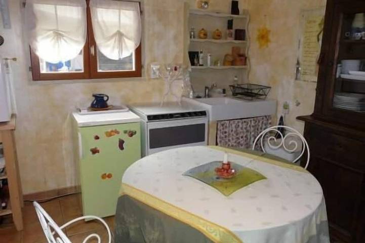 Entire apartment, Double Studio Next To Owner With Pool in Cotignac, Brignoles region