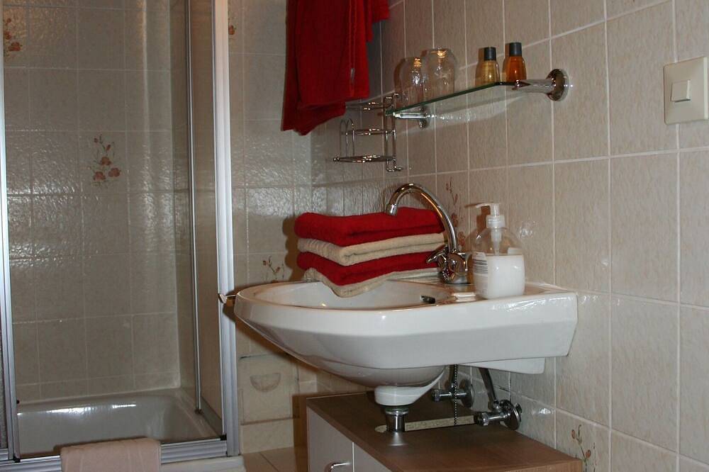 Ganze Wohnung, Urlaub in Wohlfühlatmosphäre in unserem  Ferienhaus mit großer Sonnenterrasse in Starkenburg, Bernkastel-Kues & Umgebung