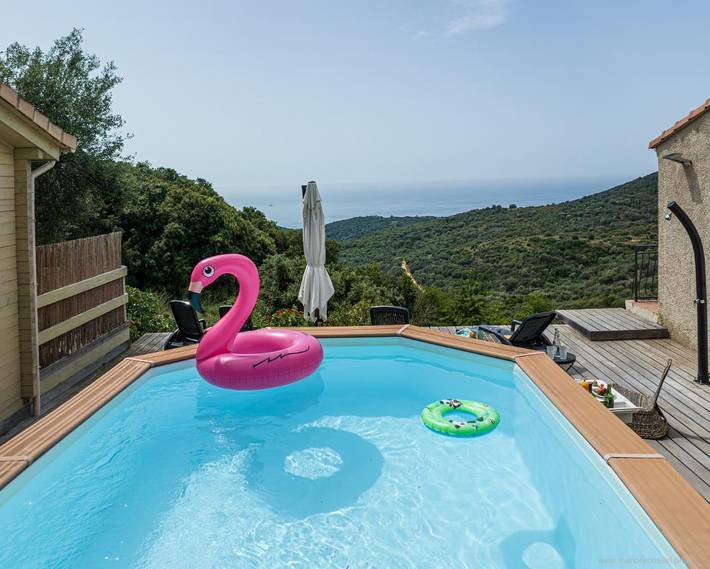Gîte pour 5 personnes, avec Balcon et Terrasse ainsi que Jardin et Piscine à Villanova
