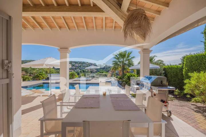 Gîte pour 10 personnes, avec jacuzzi et piscine dans Golf Bluegreen Sainte-Maxime - 4