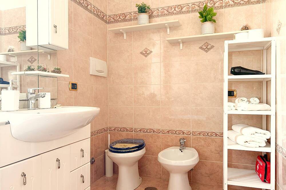 Apartamento entero, Crazi4Rome Guesthouse - Near Metro Battistini in Primavalle, Roma