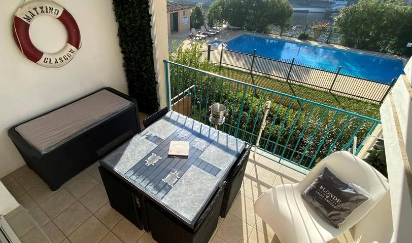 Gîte pour 4 personnes, avec terrasse ainsi que piscine et jardin dans Port Grimaud - 3
