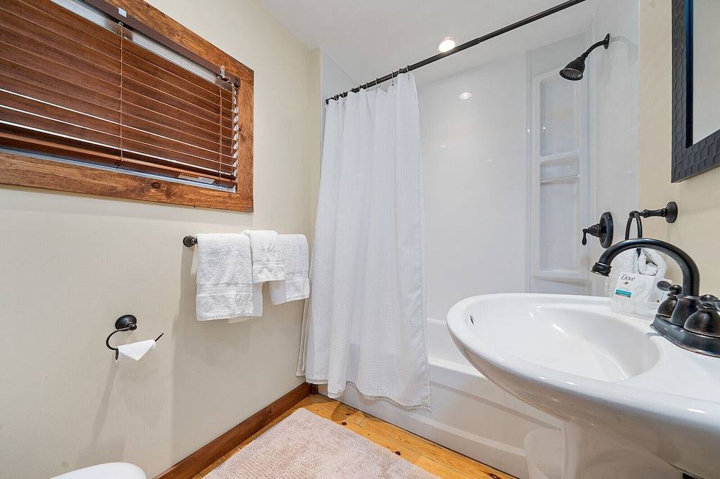 Cabin Rentals And Lodges for 6 Guests in Lake Ontario (Canada)