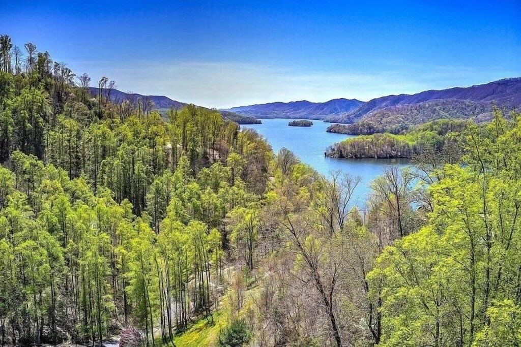 Log Cabin for 8 Guests in Watauga Lake, Carter County (TN)