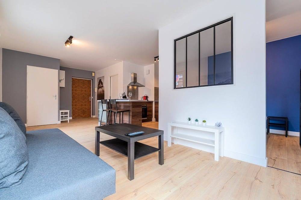 Entire apartment, Functional apartment near the center + parking in La Madeleine, Lille region