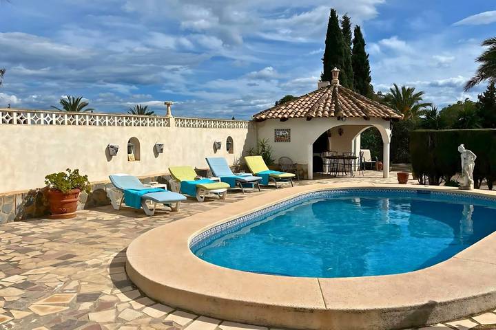 Casa de vacaciones para 6 personas, con Terraza además de Jardín y Piscina en Jijona