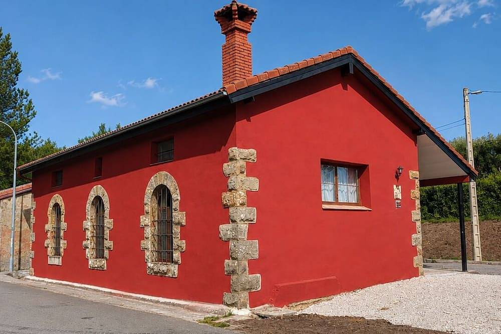 Playa De Arija Country House. Entire rental between the shore and the hills. in Arija, Cordillera Cantábrica