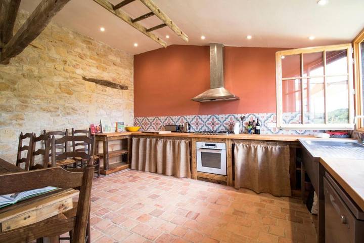 Location de vacances pour 15 personnes, avec jardin ainsi que vue et piscine à Salignac-Eyvigues - 2