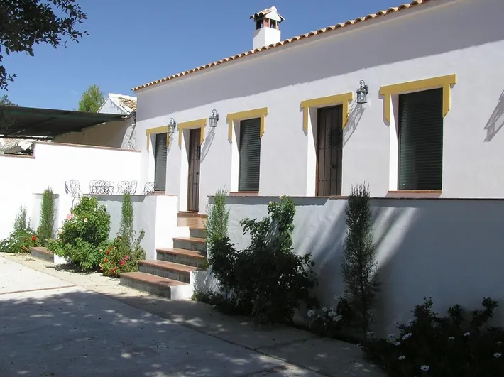 Holiday home for 3 people, with garden and view as well as terrace and pool - 1