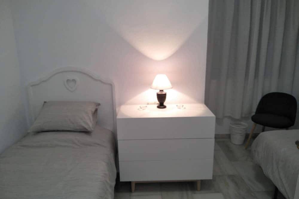 Apartamento entero, Apartamento con fabulosas vistas al mar, excelentes instalaciones, piscina cubierta climatizada in Urbanizacion Calahonda, Mijas