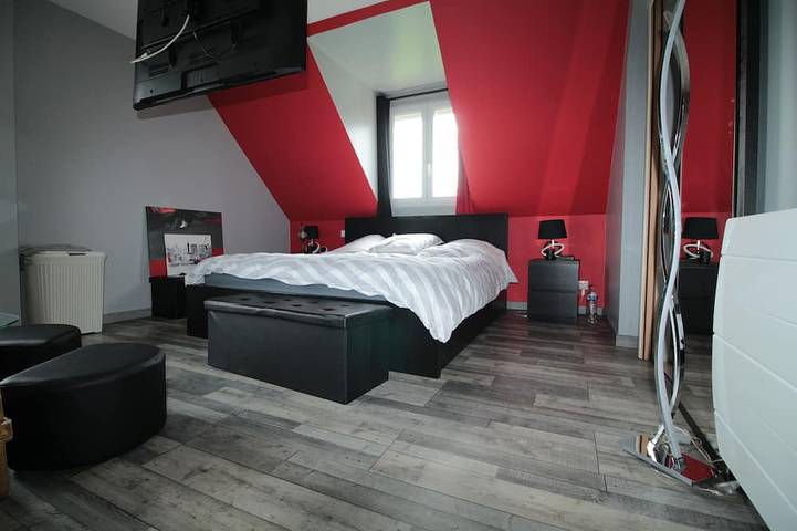 Location de vacances pour 17 personnes, avec jardin ainsi que terrasse et jacuzzi à Saint-Christophe-sur-Condé - 4
