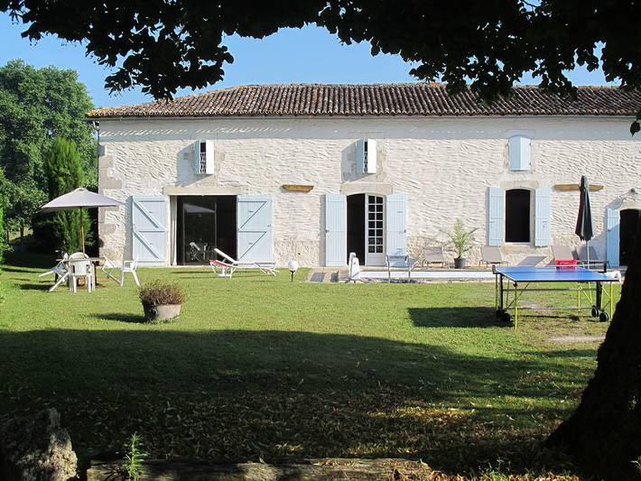 Gîte pour 7 personnes, avec terrasse ainsi que jardin et piscine