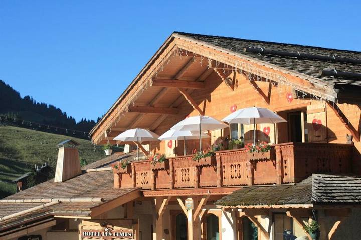 Hôtel pour 20 personnes, avec terrasse ainsi que jacuzzi et sauna