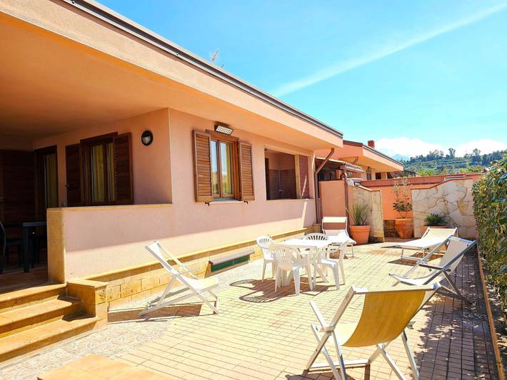 Casa vacanza per 7 persone, con Terrazza e Giardino a Campofelice di Roccella