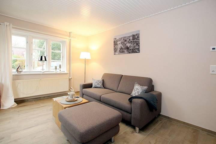 Ganze Wohnung, Ferienwhg. in Wyk, 2 Personen im Eg, 2-Familienhaus, 2Zimmer, Sauna auf ca. 65m² in Nordfriesische Inseln (Schleswig-Holstein) (Schleswig-Holstein), Wyk auf Föhr