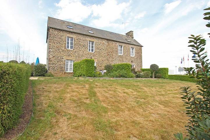 Gîte pour 4 personnes, avec Terrasse ainsi que Jardin et Piscine à Brécey