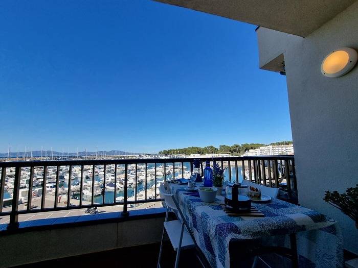 Ganze Ferienwohnung, Ferienwohnung für 4 Personen mit Terrasse in l'Escala, Oberampurien