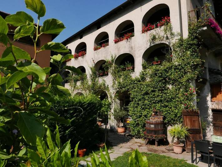BnB für 4 Personen, mit Balkon und Terrasse sowie Garten in Losone