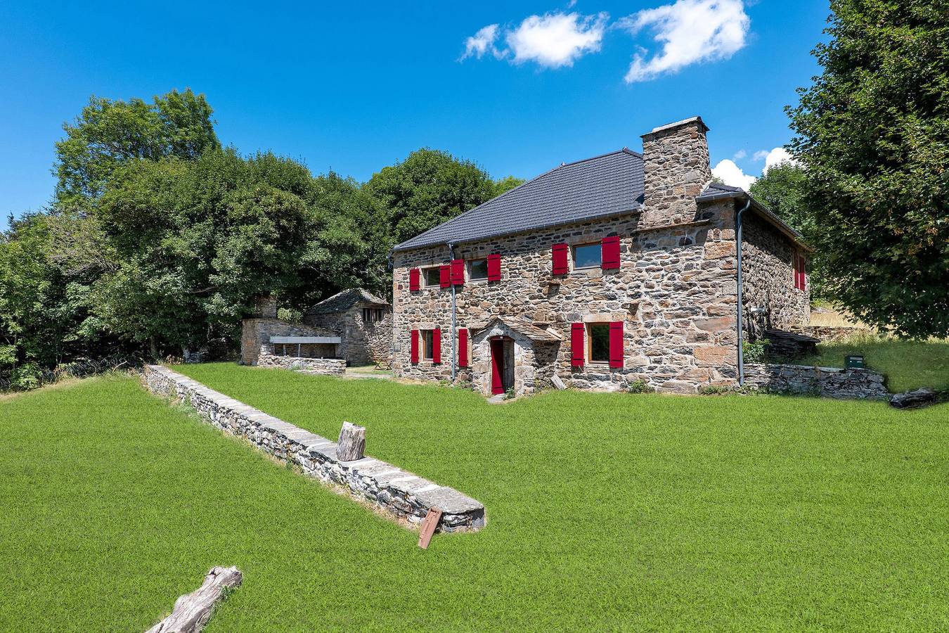 Gîte « Gîte De La Chareyre » avec vue sur la montagne, terrasse privée et Wi-Fi in Sagnes-et-Goudoulet, Parc naturel régional des Monts d'Ardèche