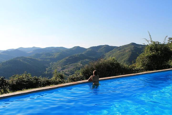 Appartamento intero, Casale in collina. Appartamento Romantico per 2 persone. Vista panoramica! in Urbino, Pesaro-Urbino