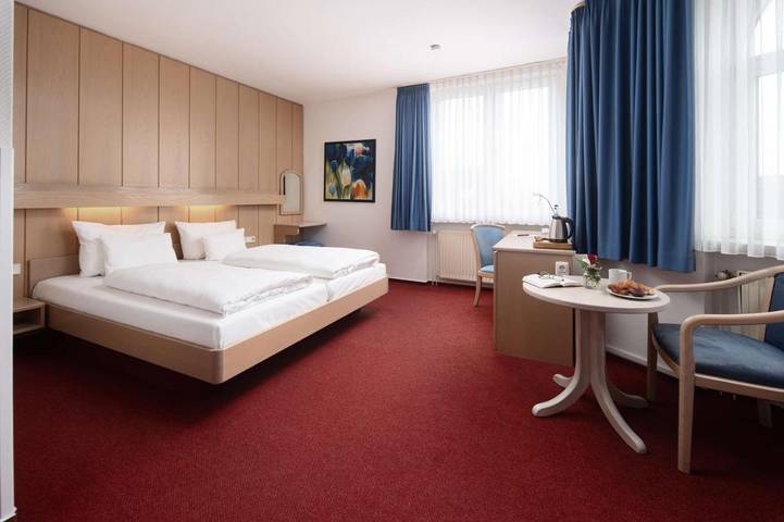 Hotel für 4 Personen, mit Terrasse und Pool sowie Sauna in Oldenburg