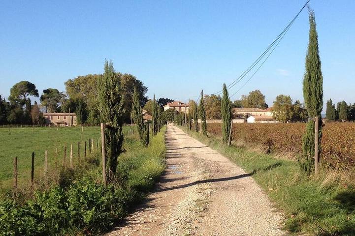 Location de vacances pour 9 personnes, avec Terrasse et Jardin à Aimargues