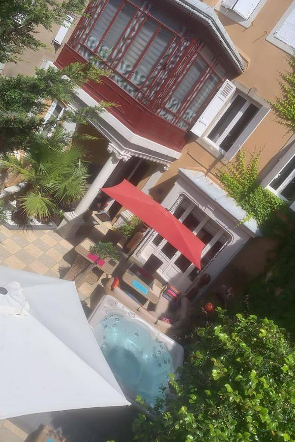 Maison d’hôte pour 2 personnes, avec Terrasse et Jacuzzi ainsi que Jardin et Piscine à Mazamet