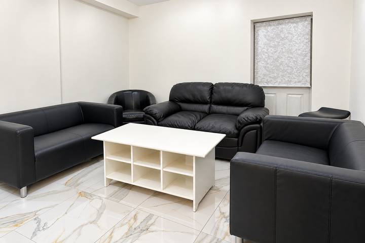 Cardiff 5-Bed House, Sleeps 13 w/ Parking & Garden in Cardiff, Cardiff region