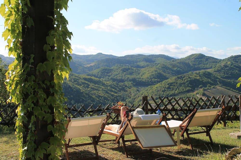 Apartamento entero, In the farmhouse romantic flat for 2 persons. Panoramic view! in Urbino, Pesaro-Urbino