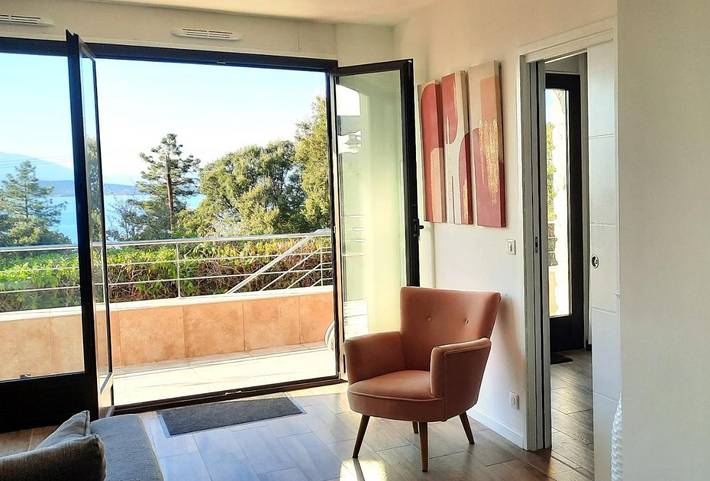 Location de vacances pour 4 personnes, avec terrasse et vue dans Plage de Mare e Sole - 3