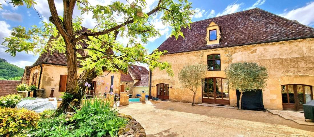 Gîte pour 15 personnes, avec terrasse et piscine