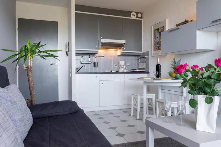 Gîte pour 4 personnes, avec balcon dans Gare D Antibes - 3
