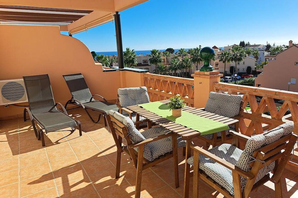 Entire apartment, Attic, large terrace. 2 Km. from Fuengirola. Wyndham Resorts Mijas-Costa area. in Playa El Bombo, Mijas