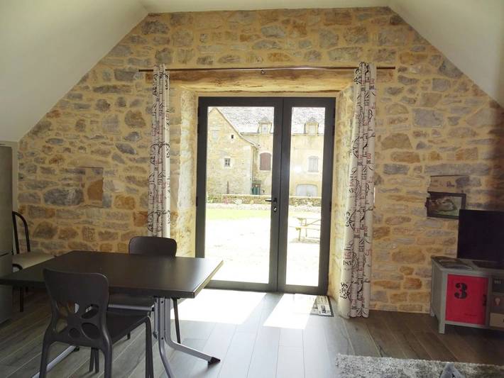 Location de vacances pour 4 personnes, avec Terrasse et Jardin ainsi que Piscine et Vue à Bozouls