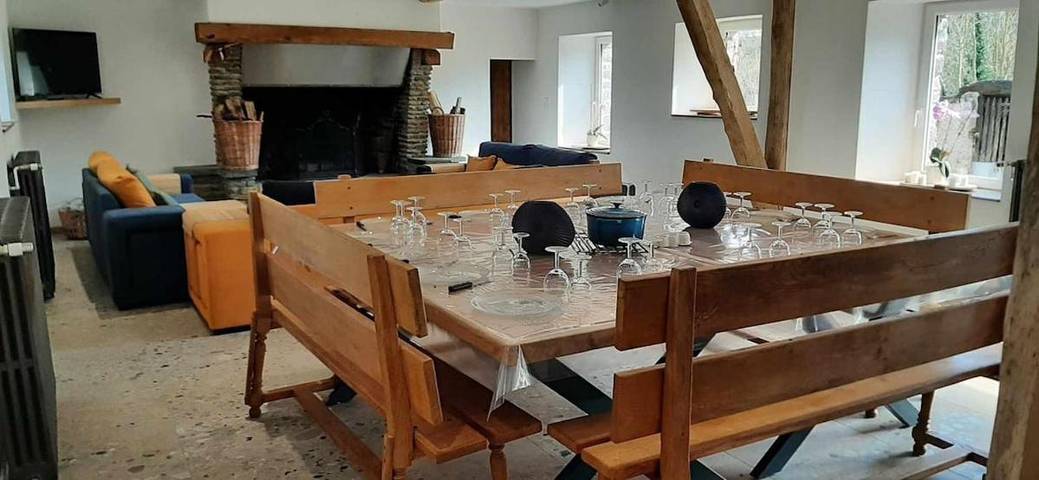 Location de vacances pour 14 personnes, avec piscine ainsi que vue et jardin, adapté aux familles à Clécy - 3