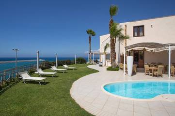 Hôtel pour 3 personnes, avec sauna et piscine ainsi que jardin et jacuzzi à Balestrate