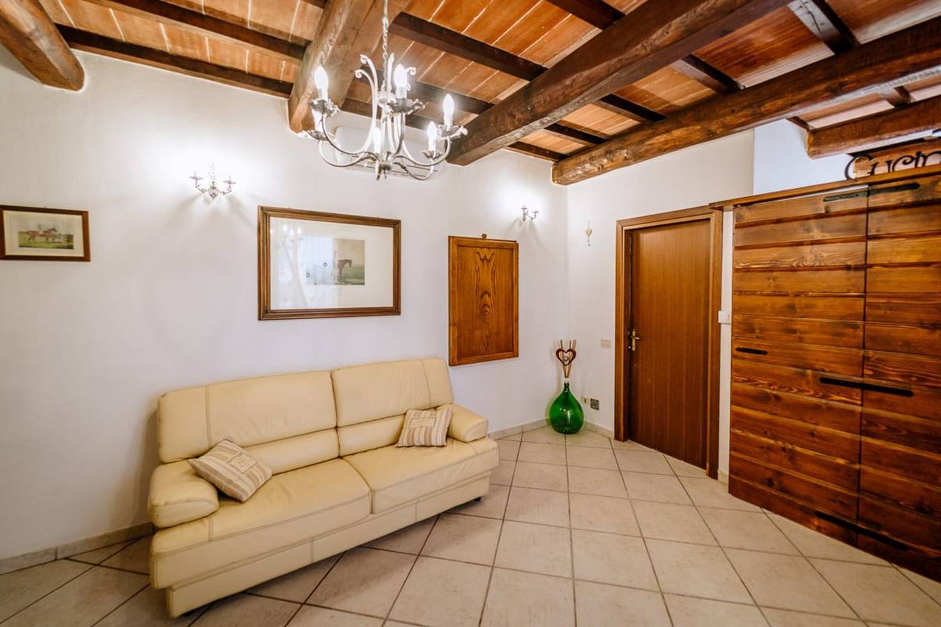 Entire apartment, Apartment 'B' with Private Terrace, Wi-Fi and Air Conditioning in Grosseto, Grosseto Province