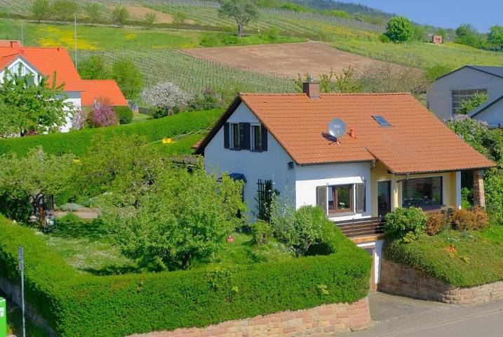 Ferienwohnung für 2 Personen, mit Terrasse und Garten sowie Ausblick in Gleiszellen-Gleishorbach