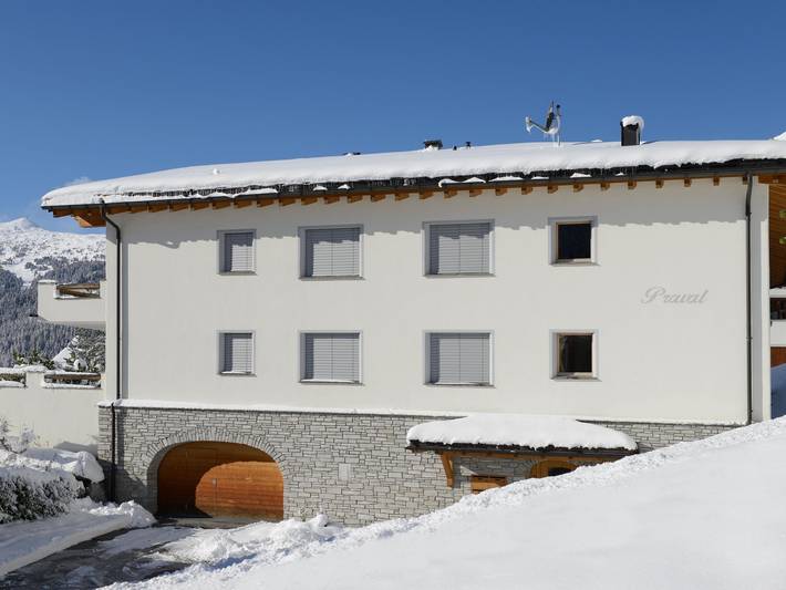 Ferienwohnung für 6 Personen, mit Balkon und Terrasse sowie Seeblick in Valbella