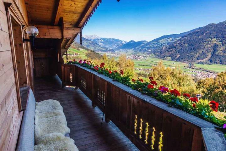 Ferienhaus für 20 Personen, mit Balkon und Garten sowie Sauna in Kaltenbach - 4