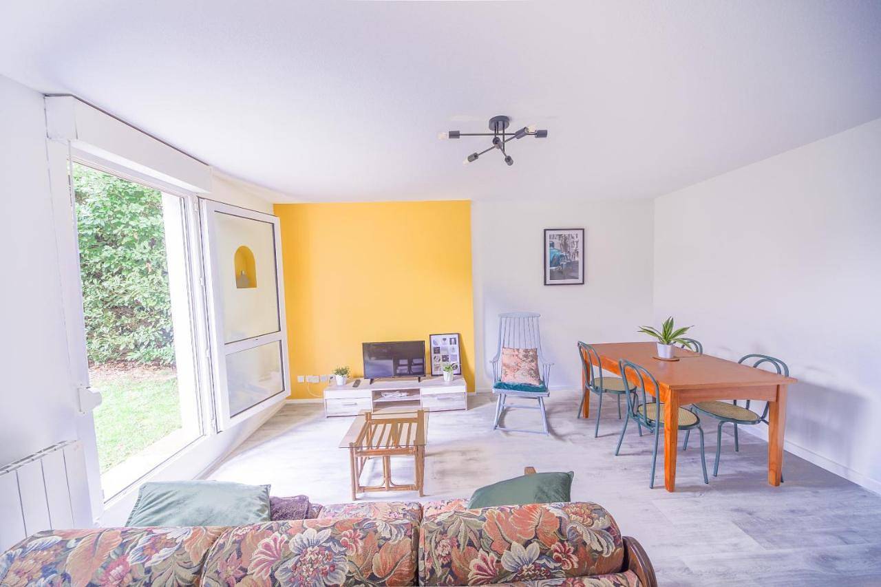 Appartement entier, Appartement en rez-de-chaussée avec jardin in Saint-Genis-Laval, Lyon et ses environs