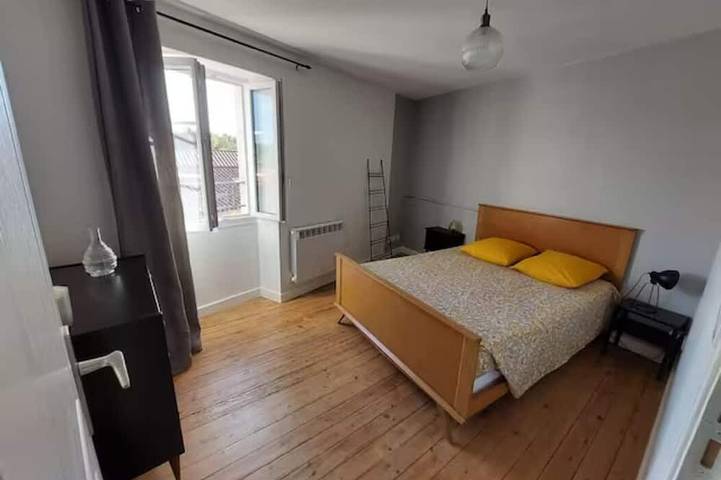 Location de vacances pour 7 personnes, avec jardin dans Doix-les-Fontaines - 2
