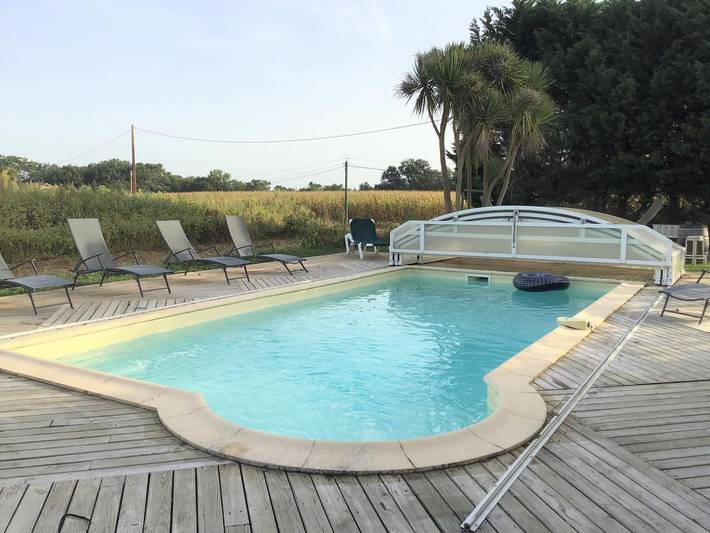 Gîte pour 12 personnes, avec Terrasse ainsi que Jardin et Piscine